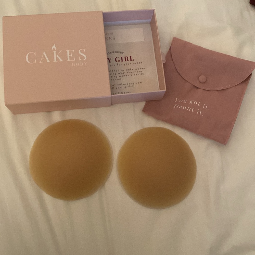 Cakes Reusable Bra Insert - Picture 2 of 4